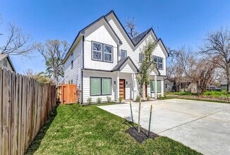 Building Photo - 2206 Dolly Wright St