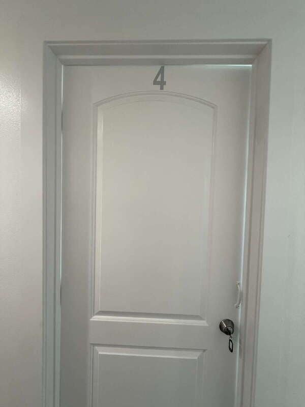 Primary Photo - 2855 1/2 Cincinnati Room 4