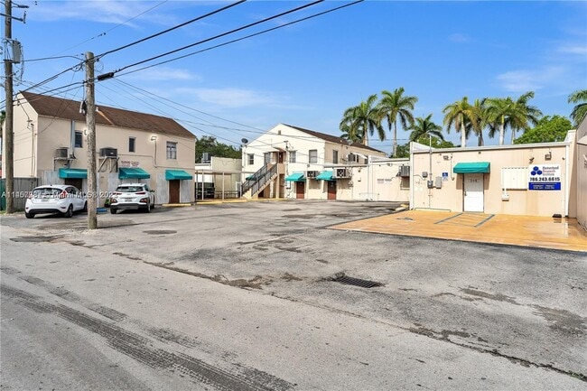 Building Photo - 313 N Krome Ave