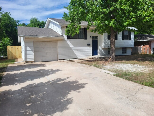 Photo - 1623 Denison Dr House