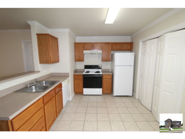 Building Photo - 402 Bowden Ave