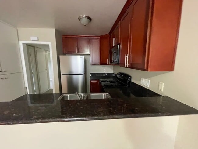 Building Photo - 402 Baylor Dr