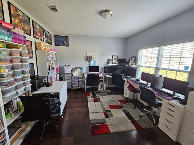 Foto del edificio - Large 5 bed home in excellent condition on...