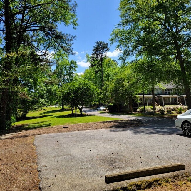 Foto del edificio - 505 Old Phoenix Rd NE