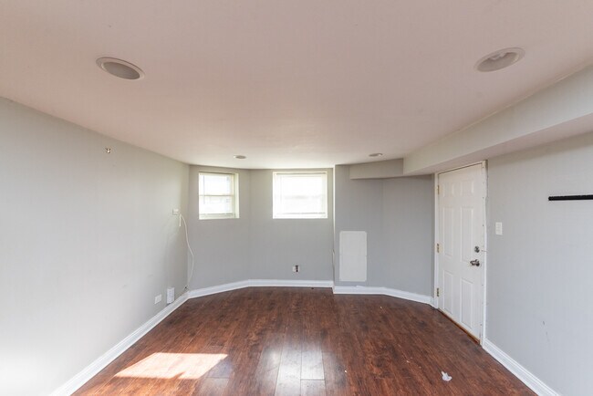 Foto del edificio - 5344 W Eddy St