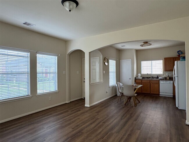 Foto del edificio - 4030 Mossy Pl Ln