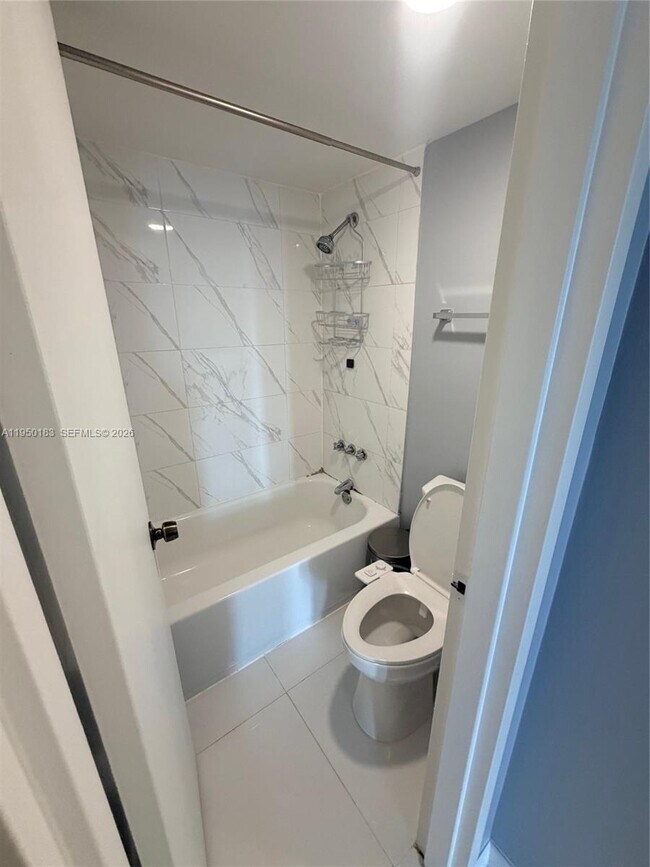 Foto del edificio - 2350 NE 135th St