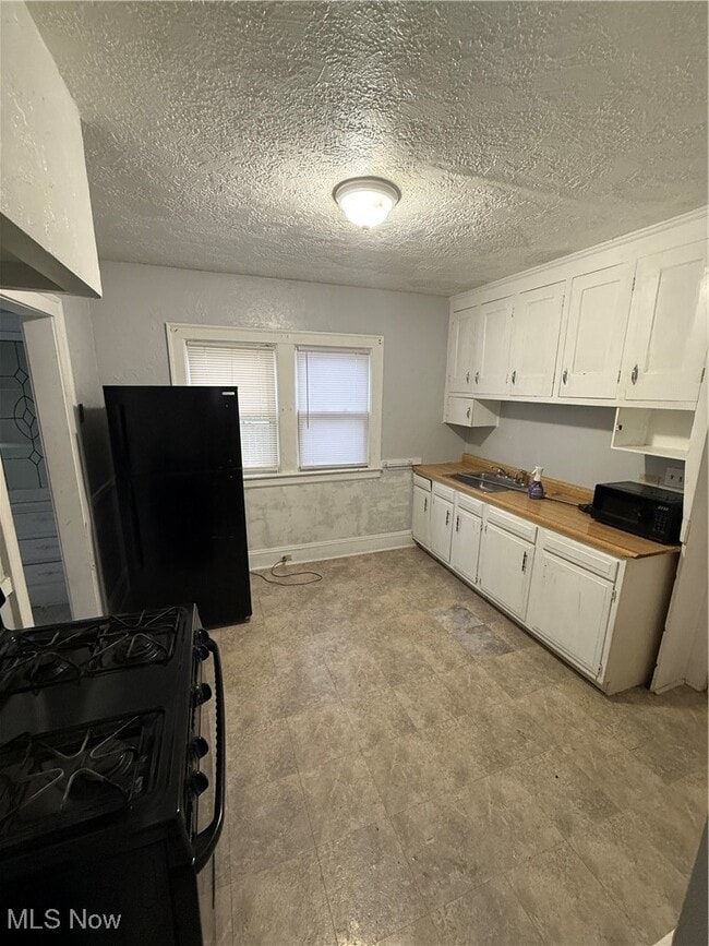 Building Photo - 10717 Park Heights Ave