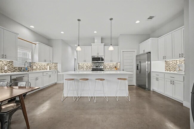 Foto del edificio - 6700 Canal St