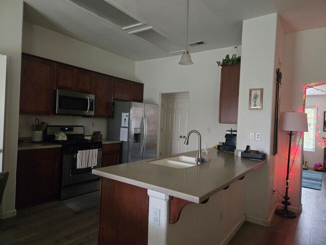 Building Photo - 3BR 2 BA available Feb 1st