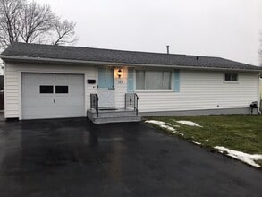 Building Photo - 105 Saslon Park Dr