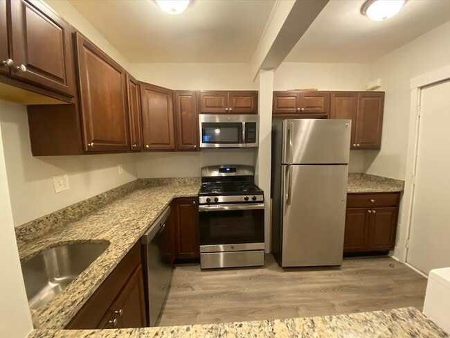 Building Photo - 97 Chester St