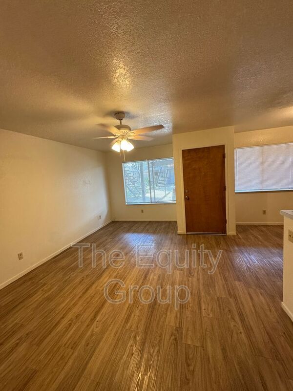 Foto del edificio - 703 E Noble Ave