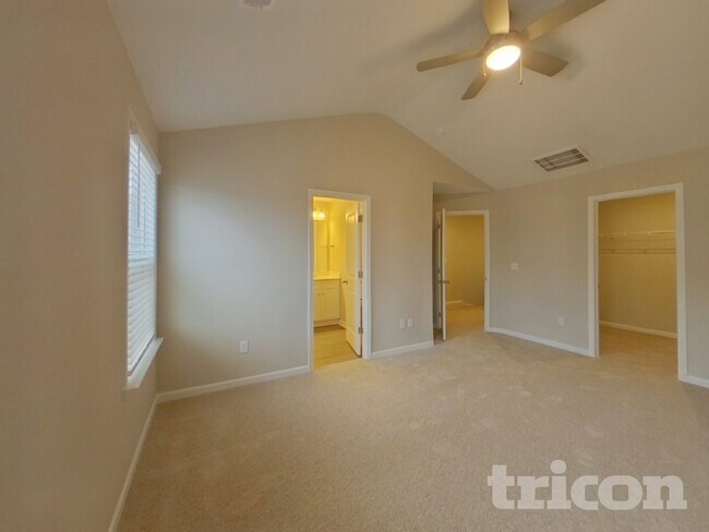 Foto del edificio - 18 Beautyberry St