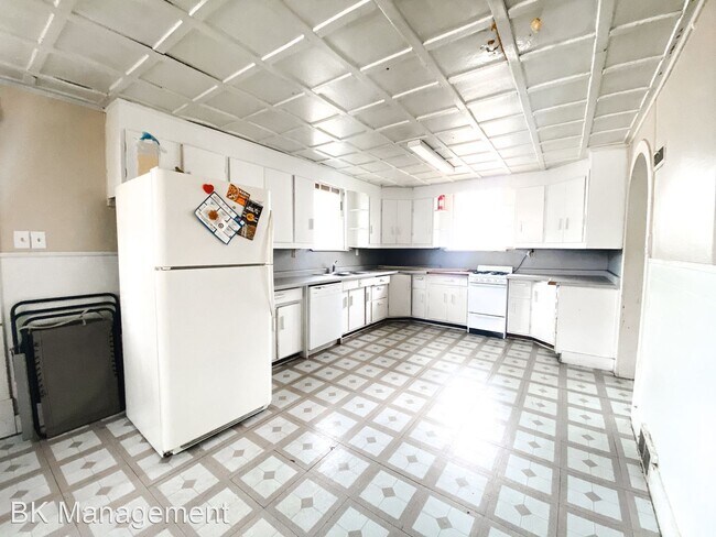 Building Photo - 4 br, 2 bath House - 311 W Fowler Ave