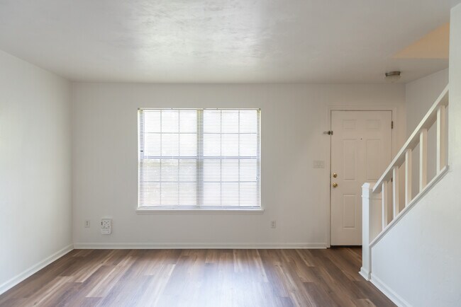 Foto del edificio - 2406 Fred Smith Rd