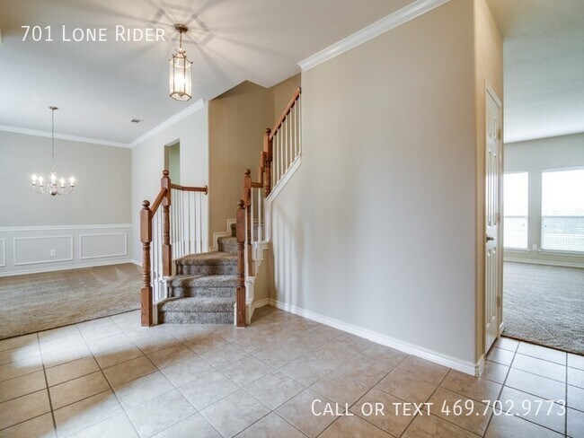 Building Photo - Stunning 5-Bedroom Residence in the Desira...