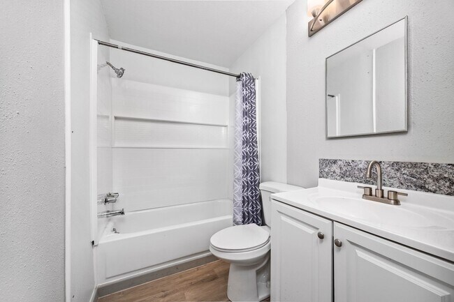 Foto del edificio - Newly Renovated 2 Bedroom, 2 Bath home on ...