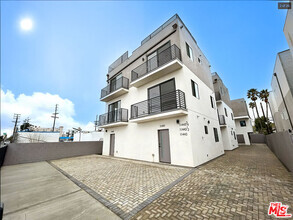 Building Photo - 11443 Hatteras St