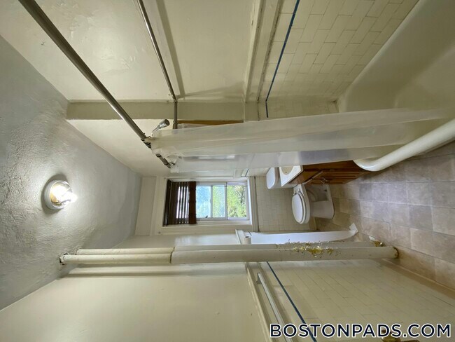 Building Photo - 231-235 Park Dr