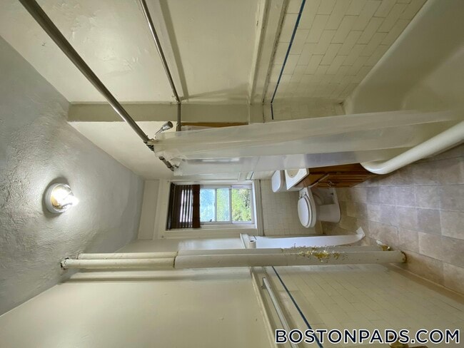 Building Photo - 231-235 Park Dr