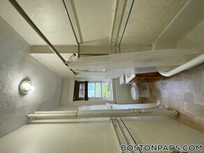 Building Photo - 231-235 Park Dr