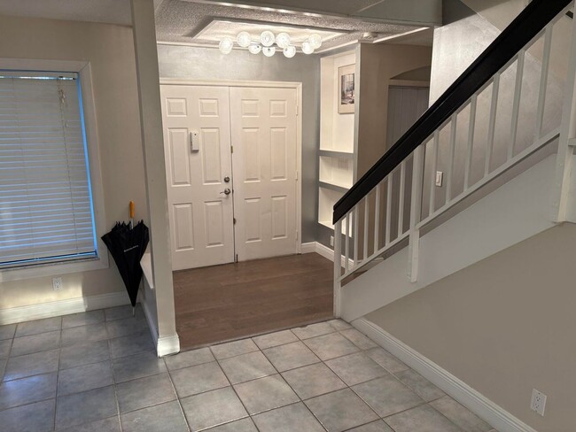 Building Photo - 5855 Northpointe Ln