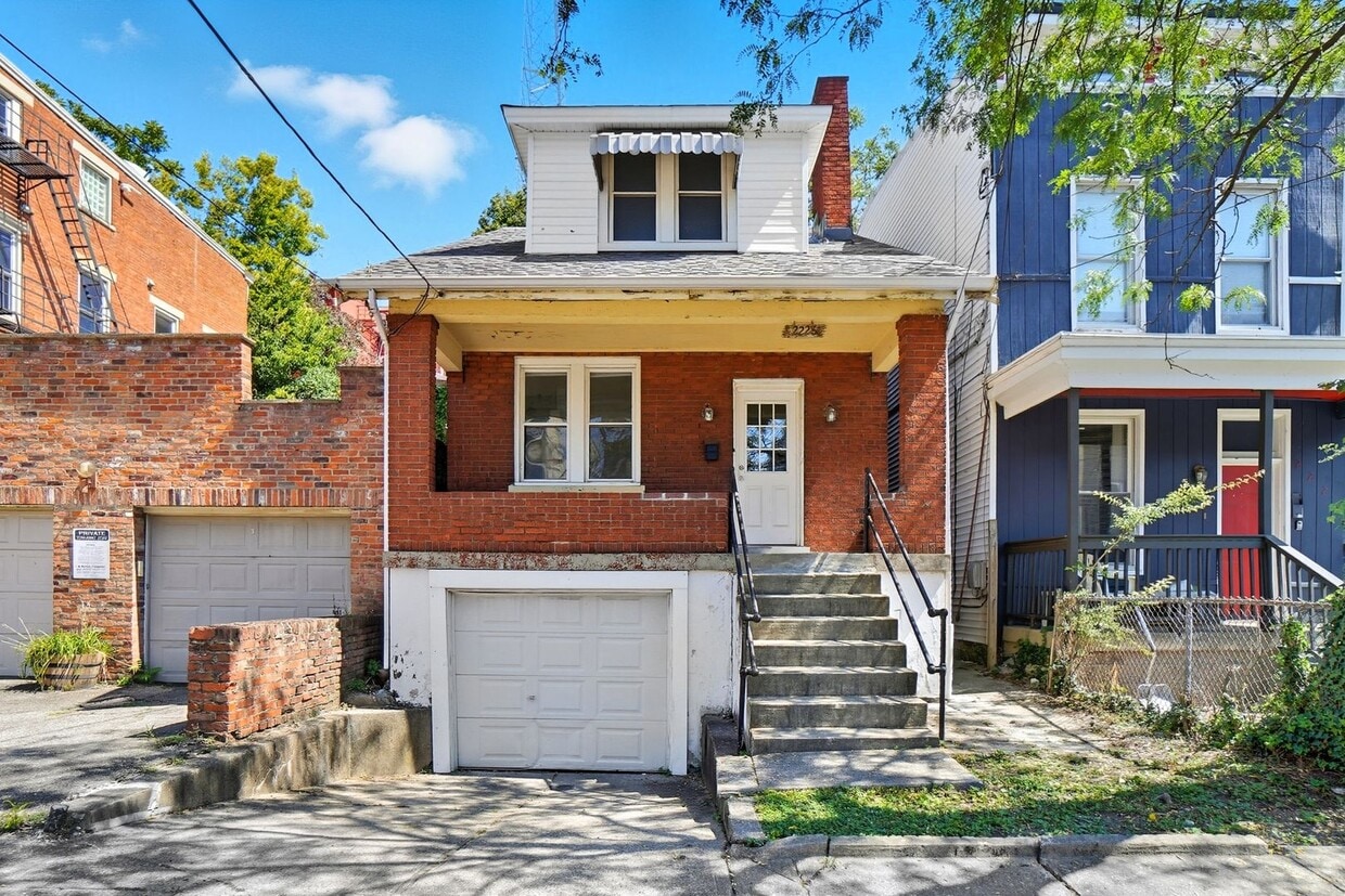 Primary Photo - 3 Bedroom House Available in Clifton Near ...