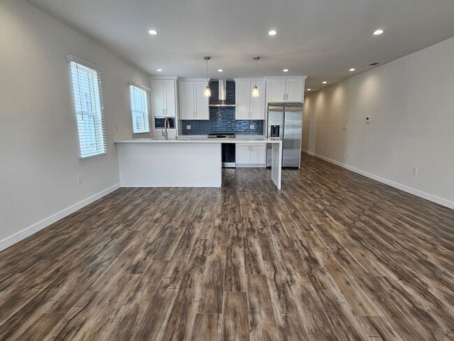 Building Photo - 1416-1418 E. Windsor Rd.