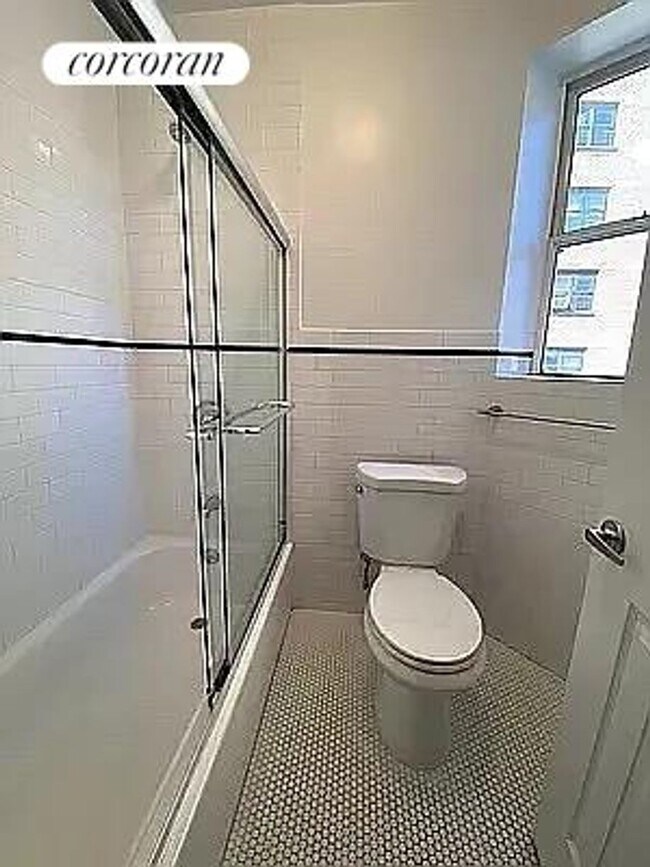 Building Photo - 235 E 27th St