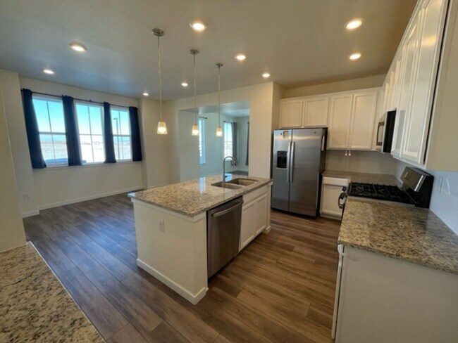 Foto del edificio - Beautiful & Spacious 4Bed, 3Bath In Breathtaking Erie Co,