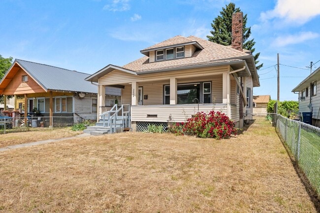 Building Photo - 2624 W 8th Ave