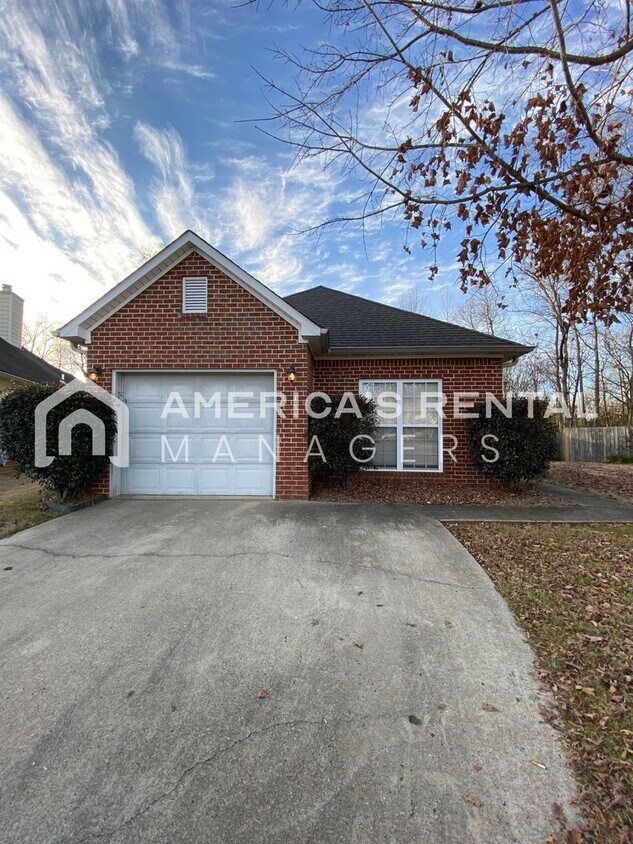 Primary Photo - Spacious Single-Story Living in Pelham's H...