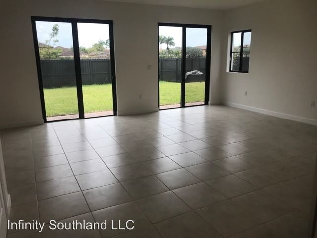 Foto del edificio - 9520 Harding Ave