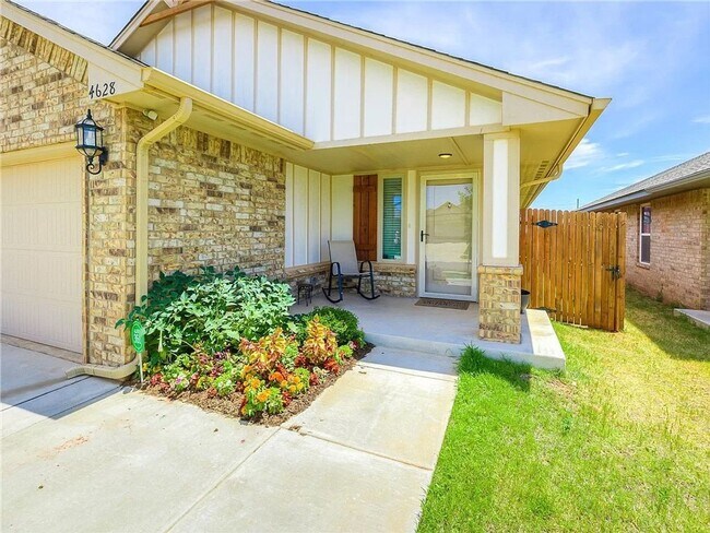 Foto del edificio - 4628 Crystal Clear Ln