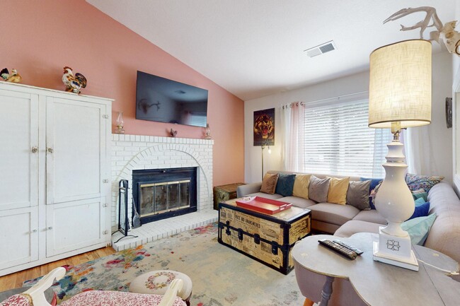Foto del edificio - 5215 Carruthers St NE