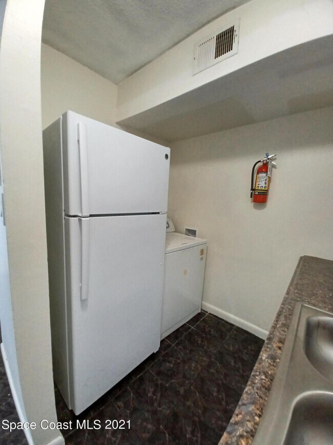 Foto del edificio - 50 Needle Blvd