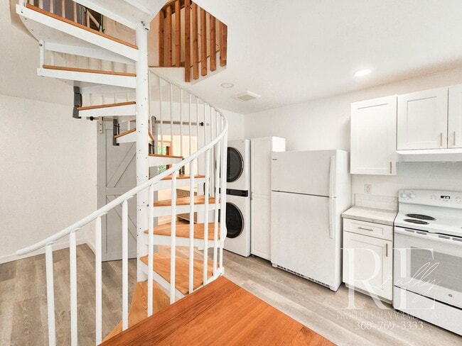 Building Photo - Charming Tudor Loft with Spiral Staircase & Waterfront Access