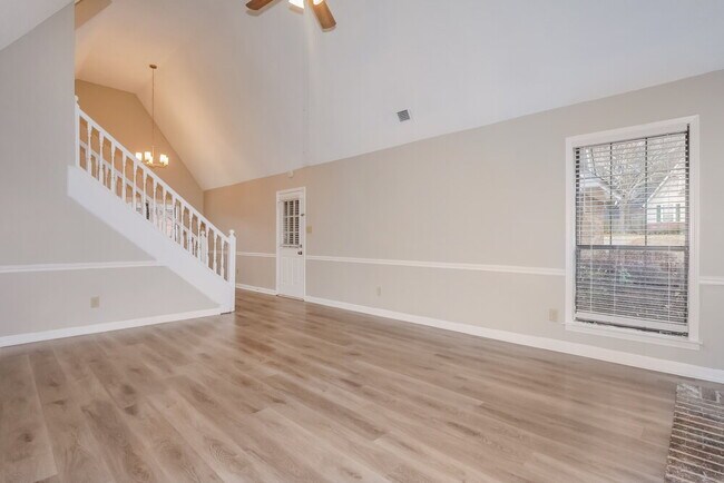 Foto del edificio - 6744 Blue Spruce Dr