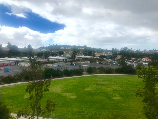 Foto del edificio - 7880 Laurelridge Rd