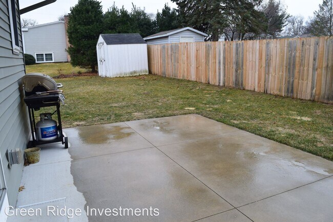 Building Photo - 3 br, 2.5 bath House - 2361 Briar Hills