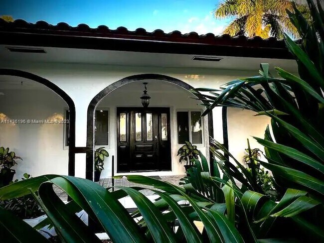 Building Photo - 867 NW 4th Ave