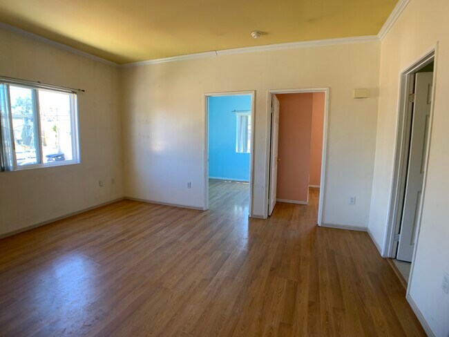 Building Photo - 2022 Howard Ave