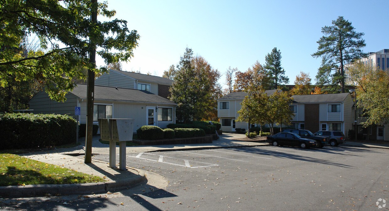 Foto del edificio - 400 Reid Dr