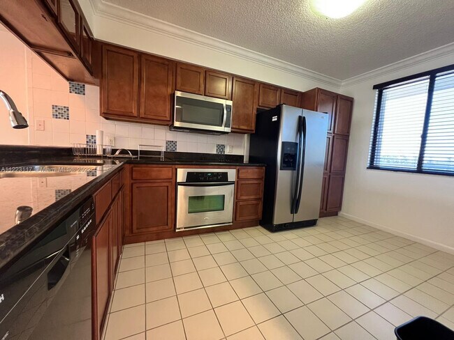 Foto del edificio - 2461 Village Blvd