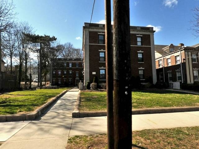 Primary Photo - 394 Whitney Ave
