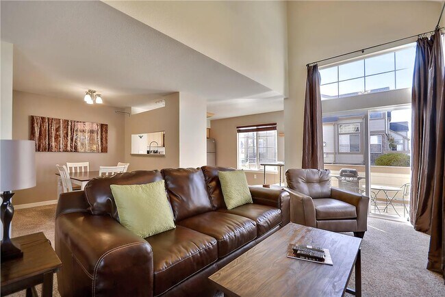 Foto del edificio - 5551 Cornerstone Dr