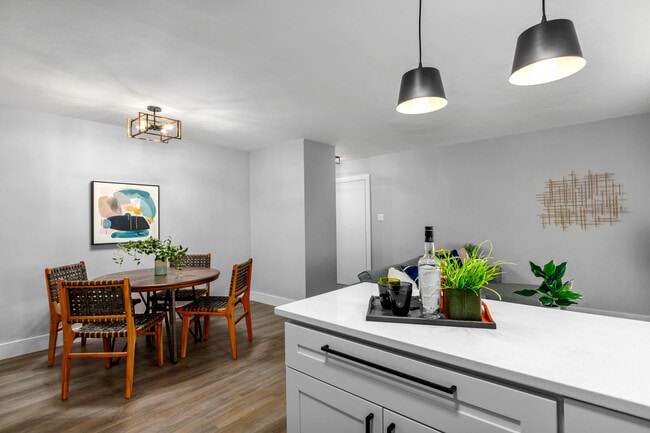 Building Photo - The Square on Delmar