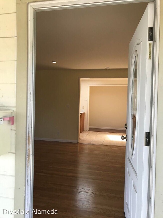 Building Photo - 2 br, 1 bath House - 228 Maitland Drive