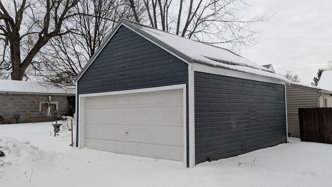 Foto del edificio - Newly renovated 3-bedroom, 1-bathroom home located in the vibrant city of Akron